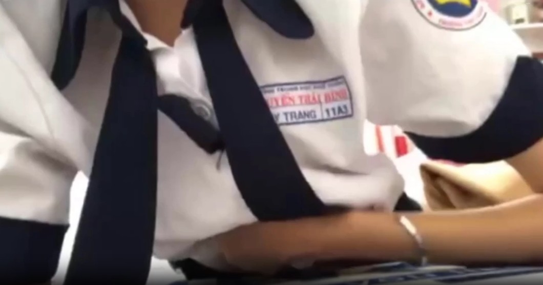 Poster of Nện em nữ sinh có màu trắng cao